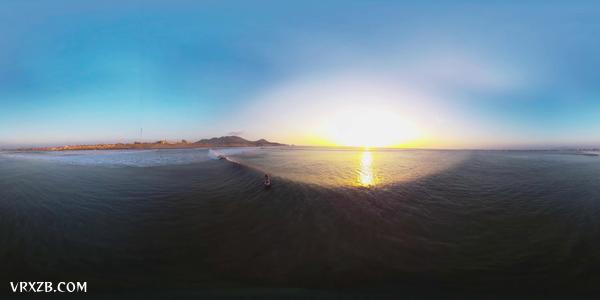 【360° VR】顶级冲浪运动员带你乘风破浪！