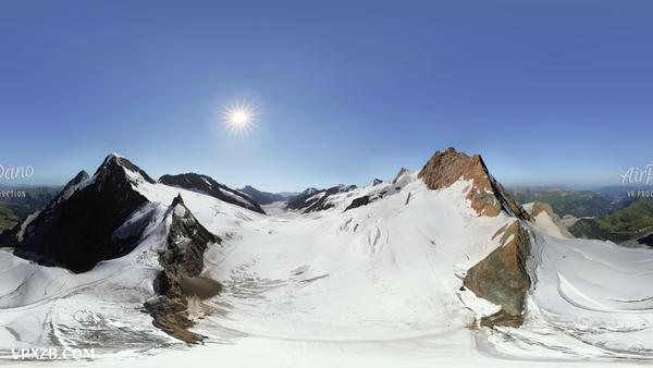 【360° VR】劳特布龙嫩。有瀑布和山峰的山谷。瑞士。 12K航拍360度视频